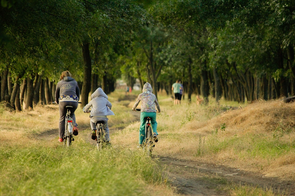 8 Excellent Reasons to Plan a Custom Bicycle Adventure with Your Family or Group This Year